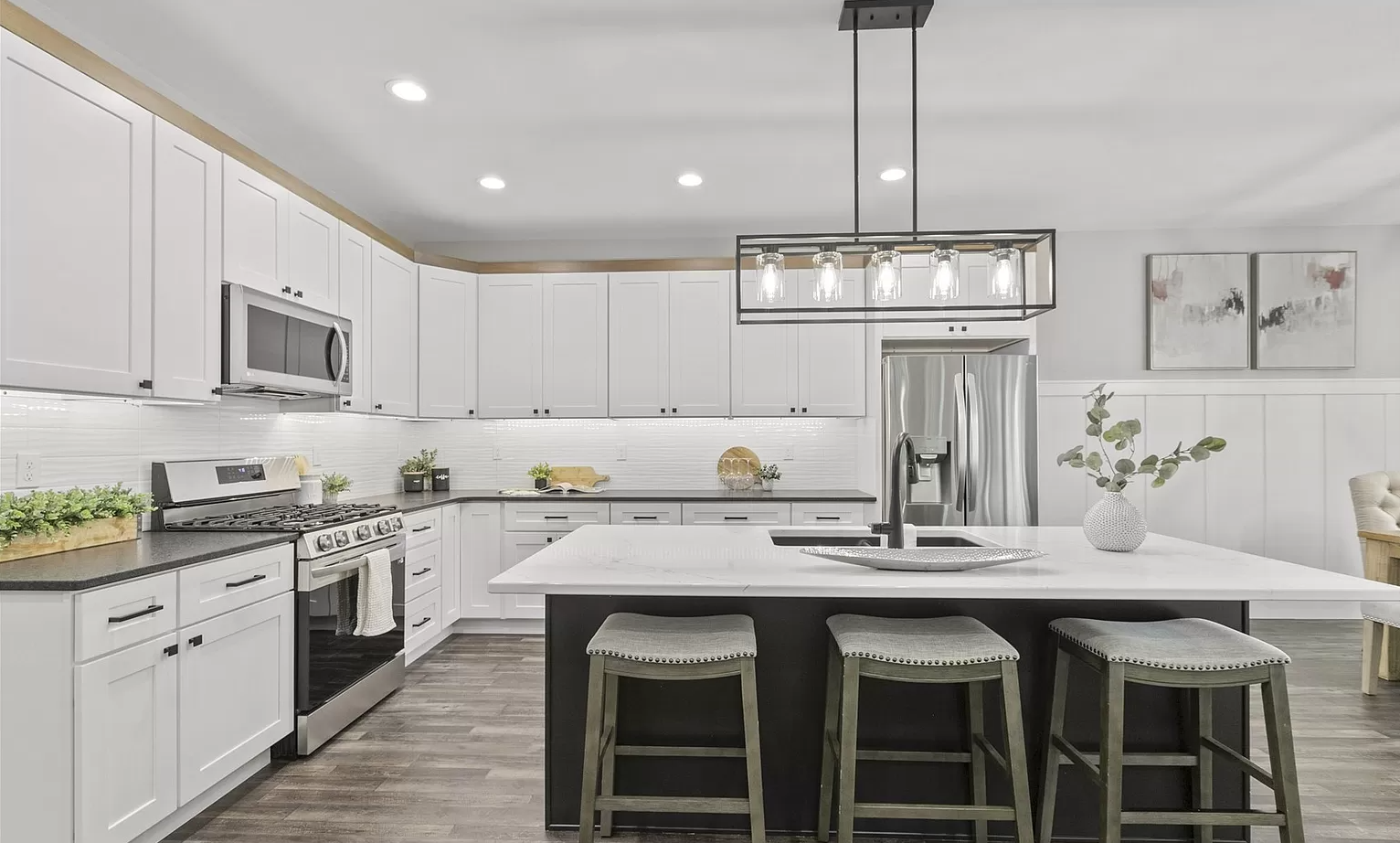 White Shaker Cabinets in Kitchen